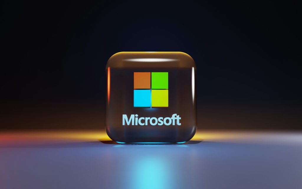 Microsoft-Logo als 3D-Illustration auf dunklem Hintergrund