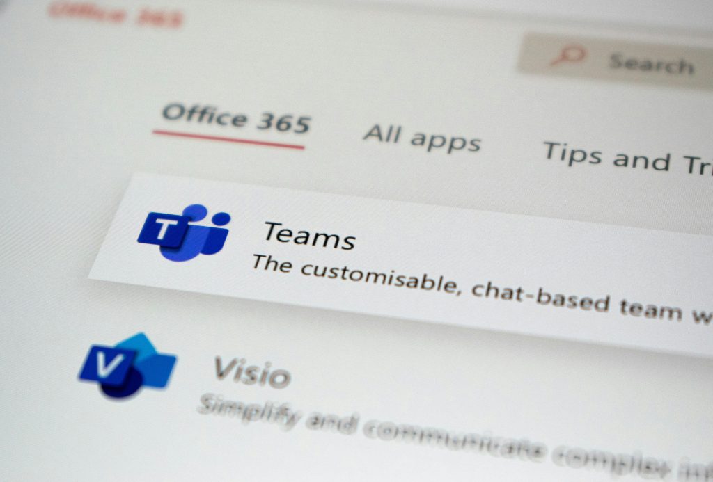 Microsoft Office 365 App-Übersicht mit Teams und Visio im Browser