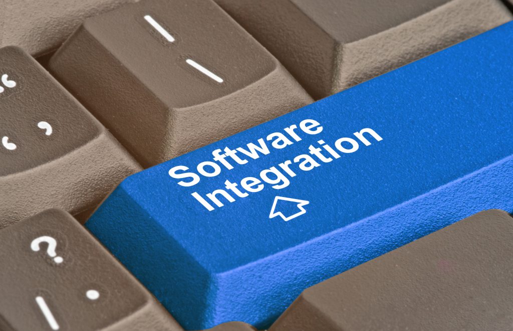 Tastatur mit blauer Taste "Software Integration" für IT-Systeme