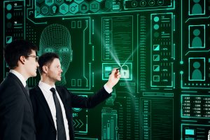 Geschäftsmänner analysieren digitale Sicherheitsdaten und Zugriffsrechte im futuristischen Interface